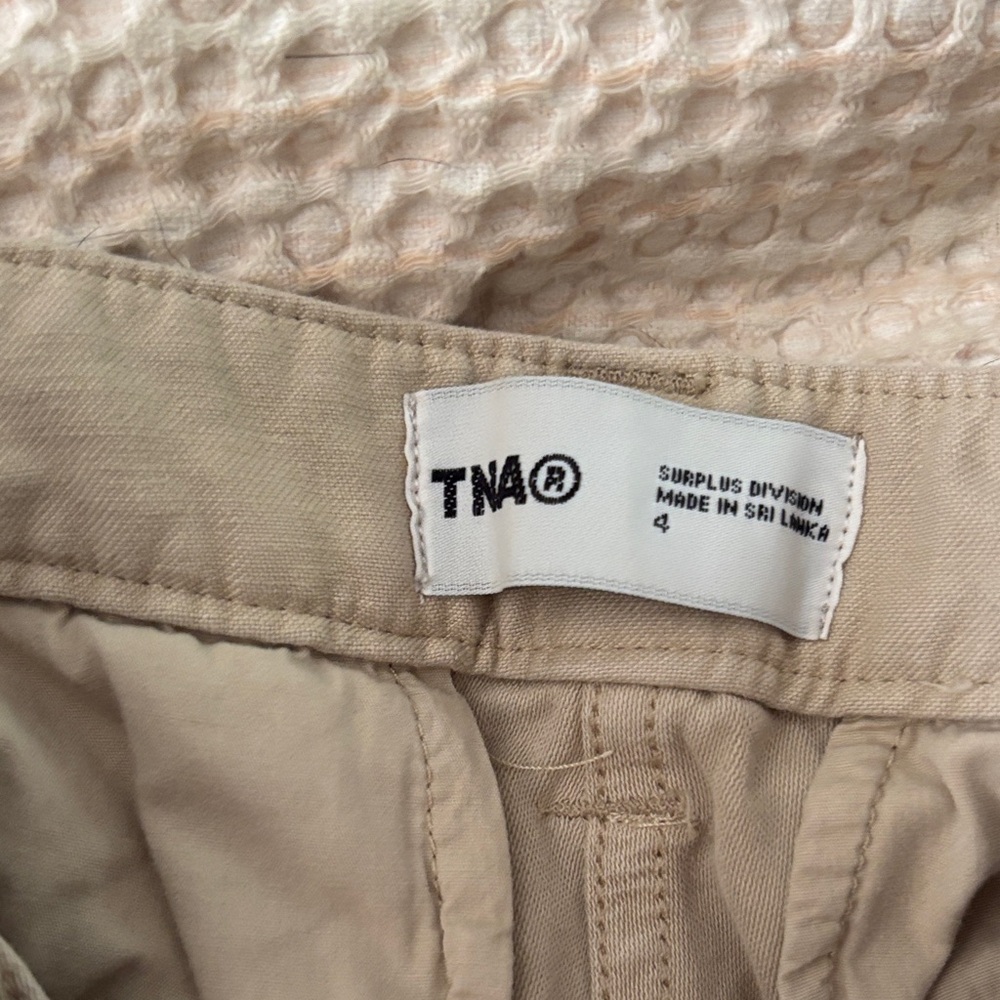 Aritzia TNA supply cargo pants size 4